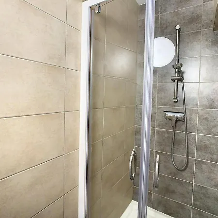 2 étoiles Pour 10 Pers, 3 Ch, Proche Télésiège, Parking - Fr-1-417-38 Apartamento